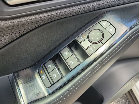 Certified 2023 Nissan Rogue SV FWD image 16