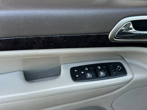 Used 2011 Jeep Grand Cherokee Laredo w/ Trailer Tow Group AWD/4WD image 10