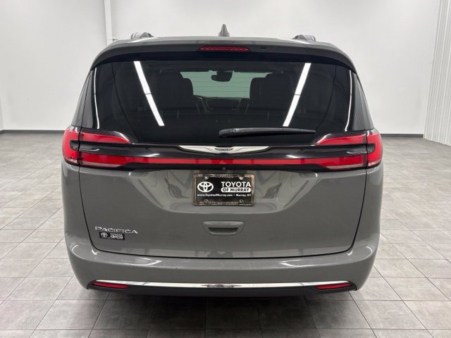 Used 2022 Chrysler Pacifica Touring-L FWD image 3
