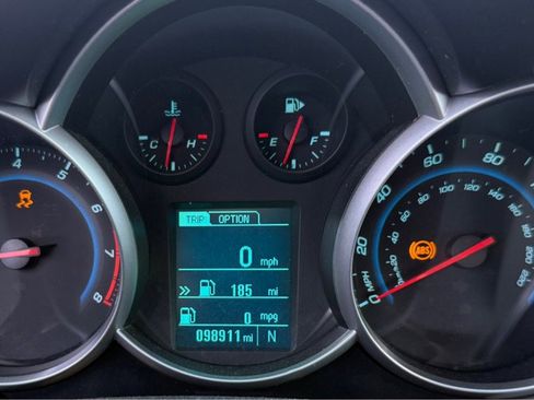 Used 2013 Chevrolet Cruze LS image 10