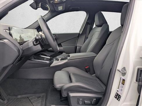 Used 2025 BMW X3 xDrive30i w/ Premium Package image 16