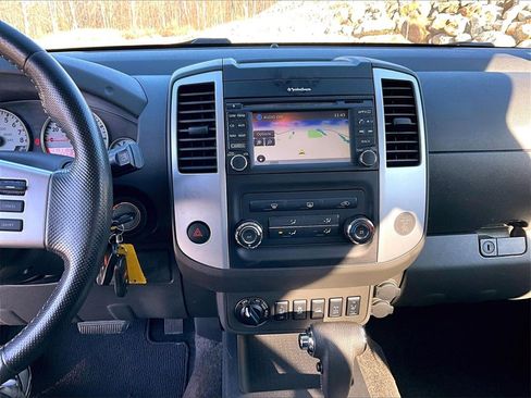 Used 2015 Nissan Xterra PRO-4X w/ Pro-4x Leather Package image 27