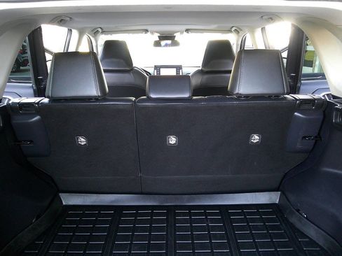 Used 2019 Toyota RAV4 XLE Premium image 9