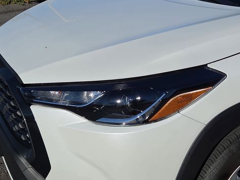 Certified 2022 Toyota Corolla Cross LE image 10