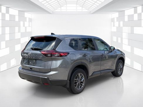 Used 2025 Nissan Rogue S FWD image 7