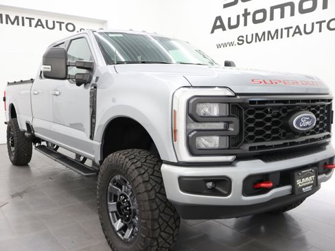 Used 2024 Ford F250 XLT w/ XLT Premium Package AWD/4WD image 2