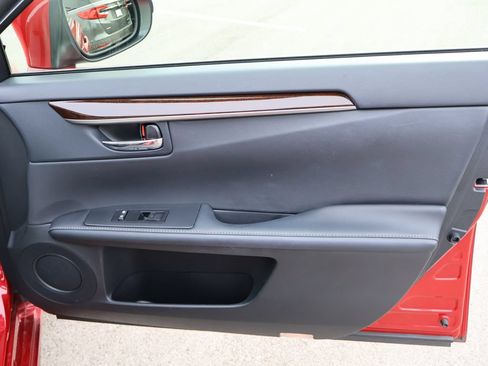 Used 2015 Lexus ES 350 w/ Luxury Package FWD image 11