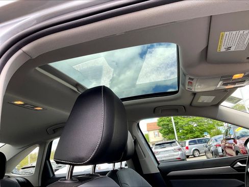 Used 2025 Volkswagen Jetta SE FWD image 22