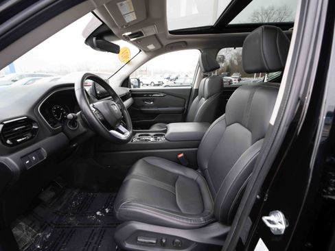 Used 2024 Honda Pilot Touring image 9