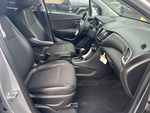 Used 2018 Chevrolet Trax LT w/ LT Convenience Package image 27