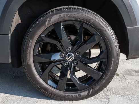 Used 2022 Volkswagen Taos SE w/ Panoramic Sunroof Package image 10