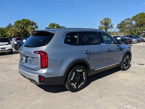 Used 2024 Kia Telluride S w/ S Sunroof Package image 9