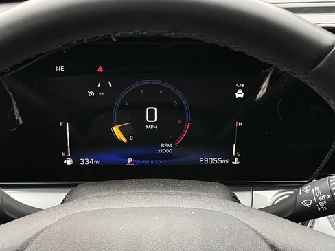 Used 2025 Chevrolet Trax LT w/ LT Convenience Package FWD image 16