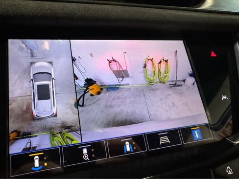 Used 2021 Cadillac XT6 Sport w/ Platinum Package image 17