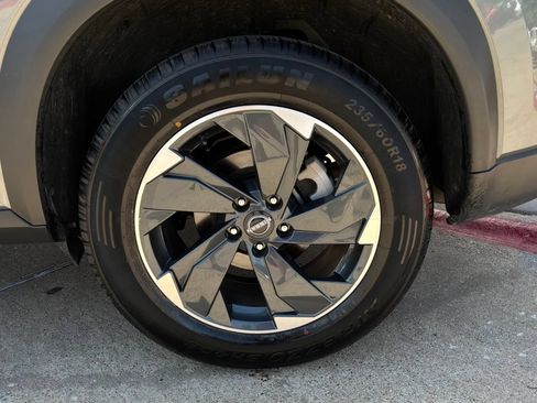 Used 2025 Nissan Rogue SV FWD image 9