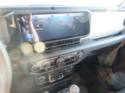 Used 2025 Jeep Wrangler Sport AWD/4WD image 7