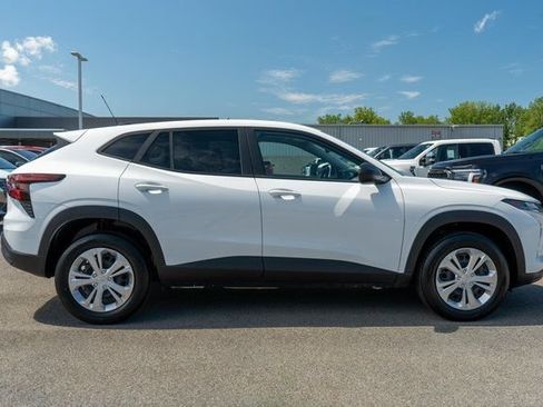 Used 2024 Chevrolet Trax LS FWD image 5