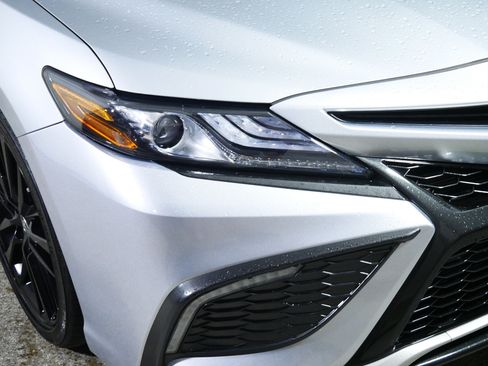 Used 2023 Toyota Camry XSE FWD image 16