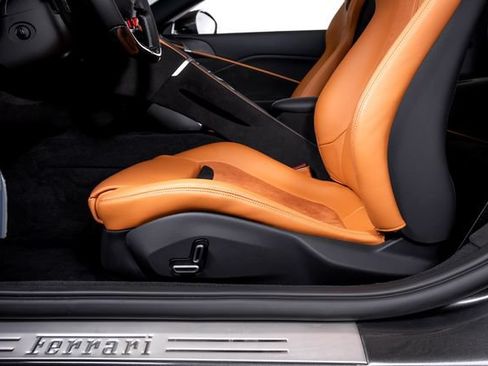 Used 2026 Ferrari Roma Spider RWD image 25