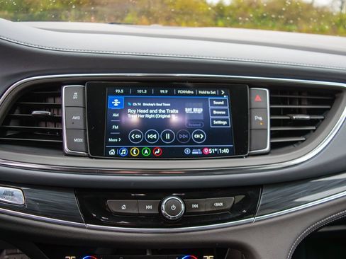 Used 2021 Buick Enclave Essence image 21