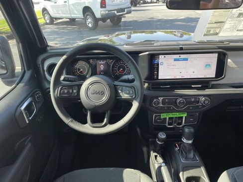 New 2025 Jeep Gladiator Sport image 11