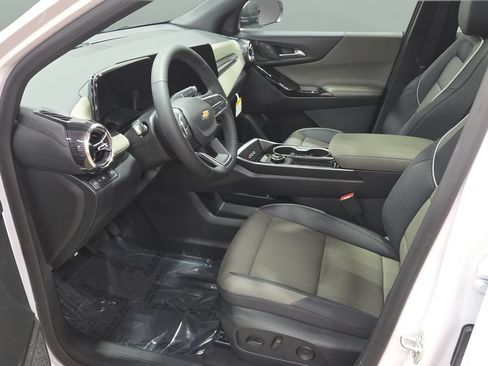 New 2026 Chevrolet Equinox LT w/ Convenience Package II FWD image 8