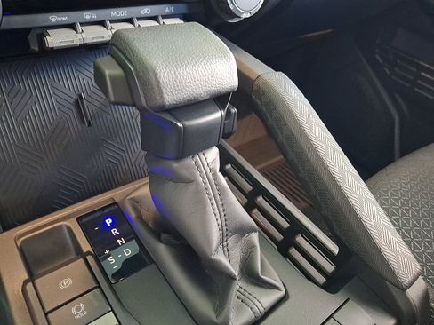 Used 2025 Toyota 4Runner SR5 AWD/4WD image 13