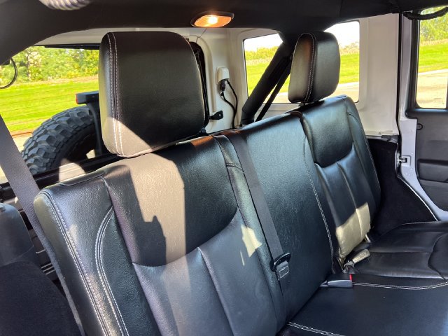 Used 2016 Jeep Wrangler Unlimited Rubicon AWD/4WD image 31