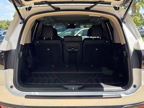 Used 2025 Honda Pilot Touring image 5