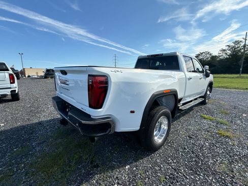 New 2026 GMC Sierra 3500 SLT w/ SLT Premium Package AWD/4WD image 17