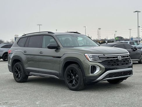 Used 2025 Volkswagen Atlas Peak Edition SE image 7