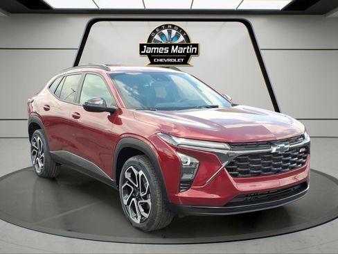 Certified 2024 Chevrolet Trax RS w/ Driver Confidence Package FWD image 3