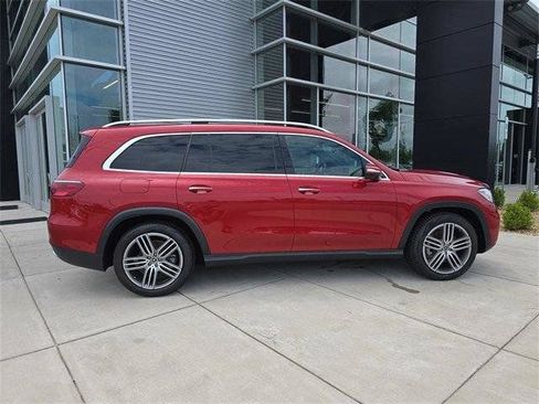 Used 2025 Mercedes-Benz GLS 450 4MATIC image 2