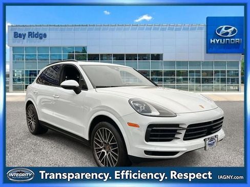 Used 2023 Porsche Cayenne Base image 1