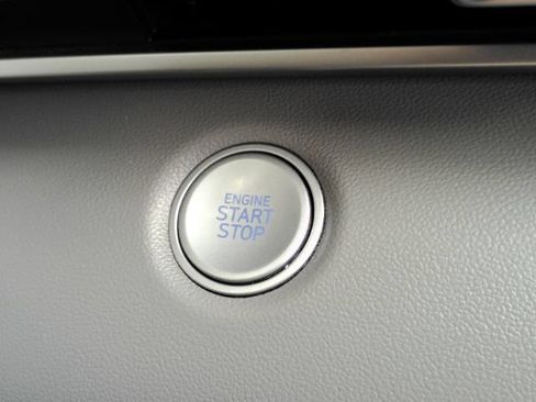 Used 2022 Hyundai Elantra SEL FWD image 36