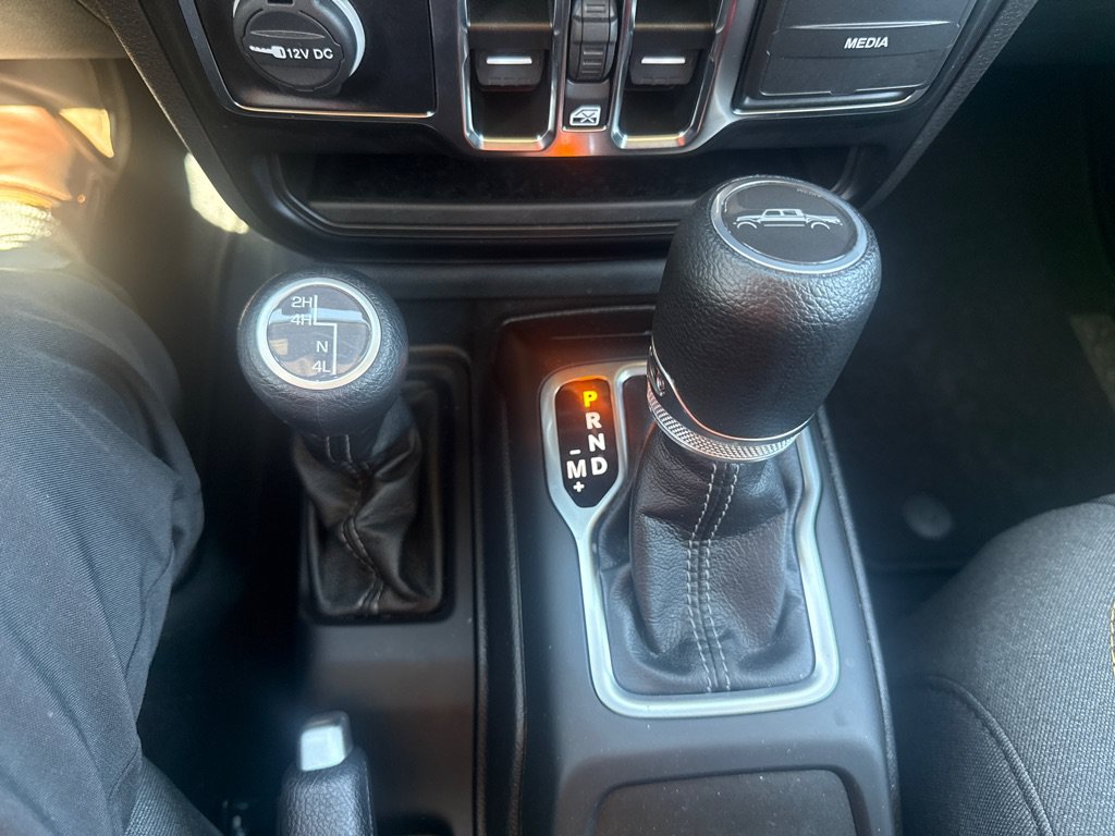 Used 2024 Jeep Gladiator Sport AWD/4WD image 31