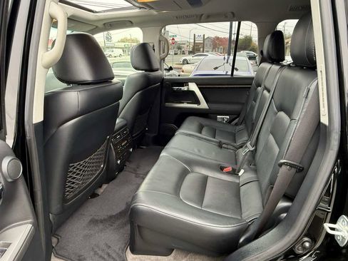 Used 2015 Toyota Land Cruiser image 6
