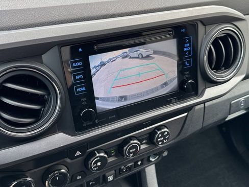 Used 2019 Toyota Tacoma TRD Off-Road w/ Technology Package image 12