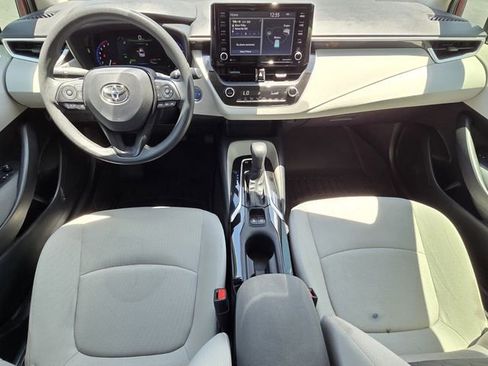 Used 2022 Toyota Corolla LE FWD image 12