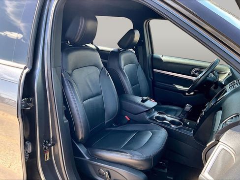 Used 2018 Ford Explorer XLT w/ Equipment Group 202A FWD image 10