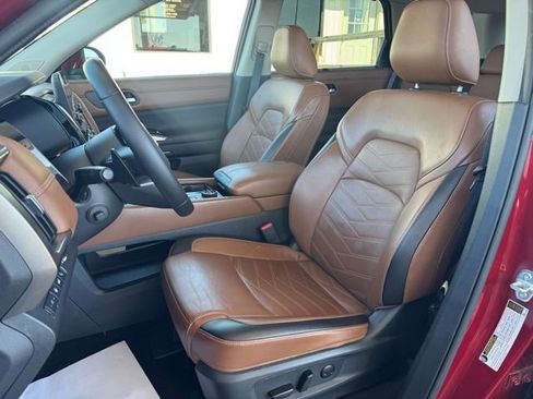 Used 2024 Nissan Pathfinder Platinum w/ Cargo Package image 23
