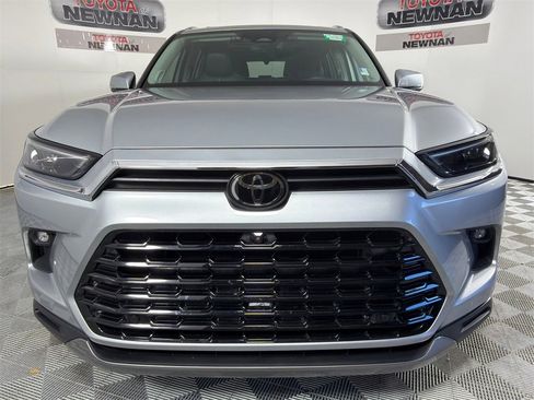 Used 2024 Toyota Grand Highlander Platinum image 9