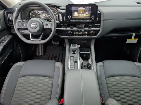 New 2025 Nissan Pathfinder SV image 8