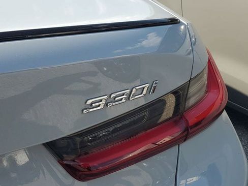 Used 2023 BMW 330i Sedan w/ M Sport Package RWD image 9