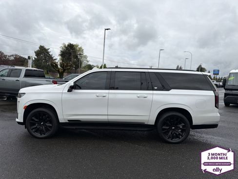 Used 2021 Cadillac Escalade ESV Sport Platinum w/ Heavy-Duty Trailer Package AWD/4WD image 2