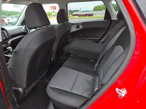 Used 2024 Kia Soul LX w/ Option Group 015 FWD image 10