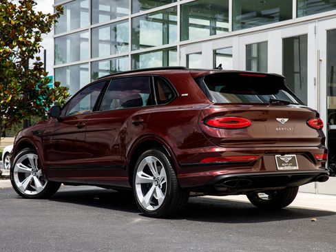 Used 2023 Bentley Bentayga Extended Wheelbase AWD/4WD image 14