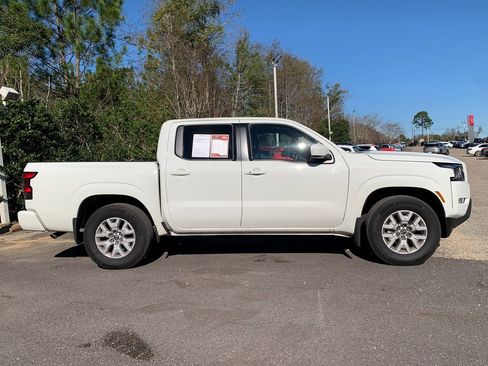 Used 2024 Nissan Frontier SV w/ SV Convenience Package image 2