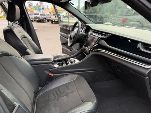 Used 2022 Jeep Grand Cherokee Trailhawk w/ Advanced Protech Group II image 16