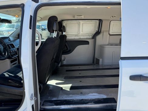 Used 2014 RAM C/V Tradesman image 22